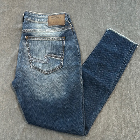 Silver Jeans Denim - Silver Jeans Co Girlfriend Mid Rise Slim Leg
Classic Stretch Jeans - Size 28